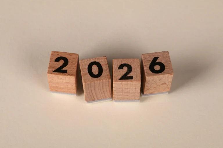 2026年吉日与黄历宜忌指南，涵盖搬家，入宅，开工，开业，签约与结婚择日参考。