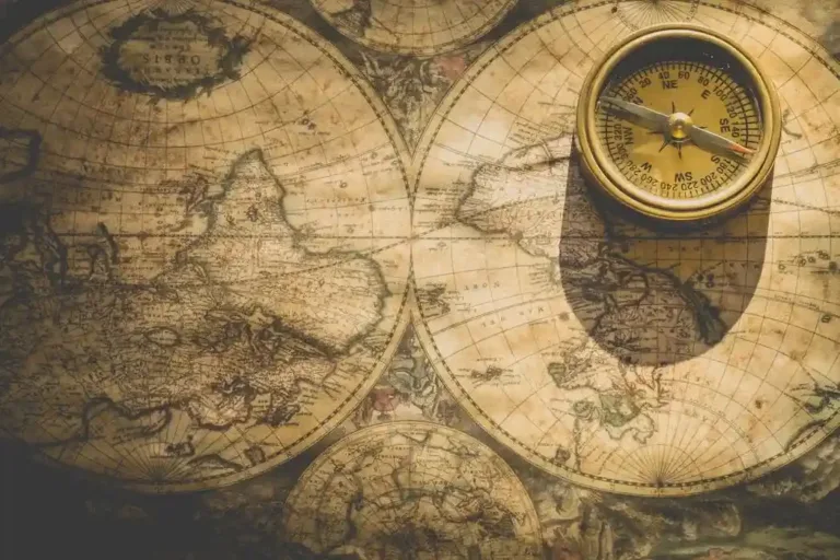 一个放在古老地图上的指南针。象征在紫微斗数预测前，必须进行严谨的“定盘”校对（Chart Verification），就像使用指南针找准真北一样，修正出生时辰的误差，确保预测准确。